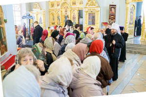 Митрополит Игнатий совершил Божественную литургию в Покровском храме г. Петровска