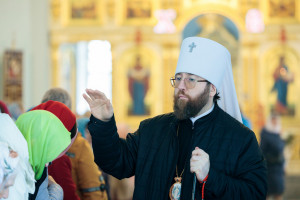 Митрополит Игнатий совершил Божественную литургию в Покровском храме г. Петровска