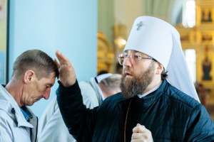 Митрополит Игнатий совершил Божественную литургию в Покровском храме г. Петровска