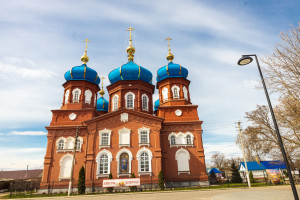 Митрополит Игнатий совершил Божественную литургию в Покровском храме г. Петровска