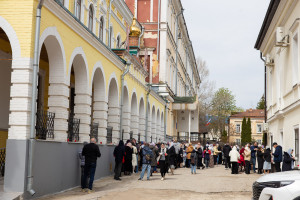 Митрополит Игнатий совершил Божественную литургию в храме святой равноапостольной Марии Магдалины г. Саратова