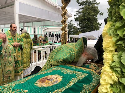 Божественная литургия на соборной площади Серафимо-Дивеевского монастыря