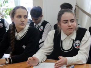 В гимназии прошел круглый стол по итогам проекта «Святые маяки русской истории: подвиг новомучеников»