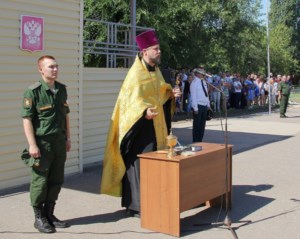 Священник принял участие в церемонии принятия военной присяги