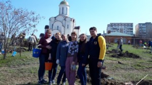 Прихожане саратовских храмов разбили сад в Солнечном