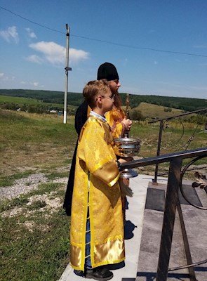 По Ягодной Поляне прошел крестный ход