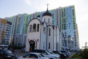 Митрополит Игнатий совершил Божественную литургию в храме Нерукотворного Образа Спасителя г. Саратова