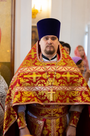 Митрополит Игнатий совершил Божественную литургию в храме Нерукотворного Образа Спасителя г. Саратова