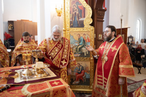 Митрополит Игнатий совершил Божественную литургию в храме Нерукотворного Образа Спасителя г. Саратова