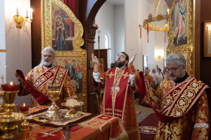 Митрополит Игнатий совершил Божественную литургию в храме Нерукотворного Образа Спасителя г. Саратова