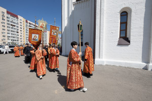 Митрополит Игнатий совершил Божественную литургию в храме Нерукотворного Образа Спасителя г. Саратова