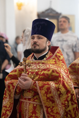Митрополит Игнатий совершил Божественную литургию в храме Нерукотворного Образа Спасителя г. Саратова