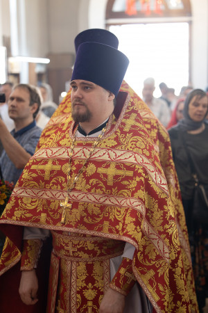 Митрополит Игнатий совершил Божественную литургию в храме Нерукотворного Образа Спасителя г. Саратова