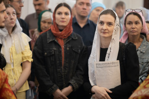 Митрополит Игнатий совершил Божественную литургию в храме Нерукотворного Образа Спасителя г. Саратова