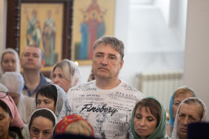 Митрополит Игнатий совершил Божественную литургию в храме Нерукотворного Образа Спасителя г. Саратова