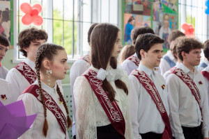 Последний звонок в в Покровской православной классической гимназии имени святого благоверного князя Александра Невского г. Саратова