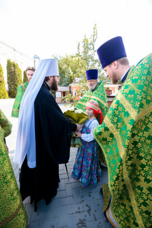 Митрополит Игнатий совершил Божественную литургию и великую вечерню в Свято-Троицком кафедральном соборе г. Саратова