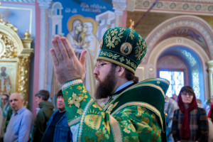 Митрополит Игнатий совершил Божественную литургию и великую вечерню в Свято-Троицком кафедральном соборе г. Саратова