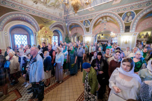 Митрополит Игнатий совершил Божественную литургию и великую вечерню в Свято-Троицком кафедральном соборе г. Саратова