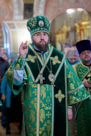 Митрополит Игнатий совершил Божественную литургию и великую вечерню в Свято-Троицком кафедральном соборе г. Саратова