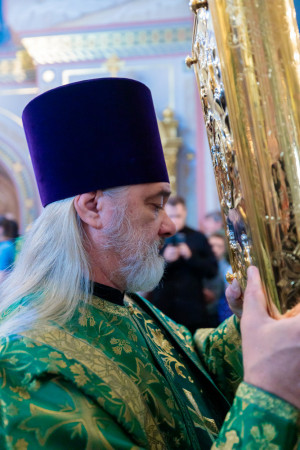 Митрополит Игнатий совершил Божественную литургию и великую вечерню в Свято-Троицком кафедральном соборе г. Саратова