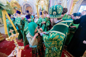 Митрополит Игнатий совершил Божественную литургию и великую вечерню в Свято-Троицком кафедральном соборе г. Саратова