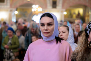 Митрополит Игнатий совершил Божественную литургию и великую вечерню в Свято-Троицком кафедральном соборе г. Саратова