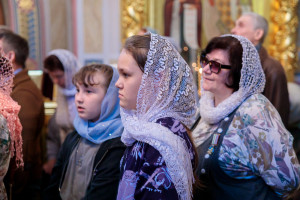 Митрополит Игнатий совершил Божественную литургию и великую вечерню в Свято-Троицком кафедральном соборе г. Саратова