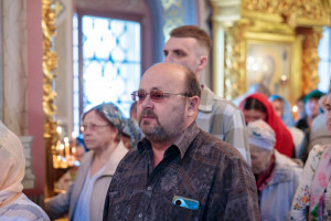 Митрополит Игнатий совершил Божественную литургию и великую вечерню в Свято-Троицком кафедральном соборе г. Саратова