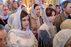 Митрополит Игнатий совершил Божественную литургию и великую вечерню в Свято-Троицком кафедральном соборе г. Саратова
