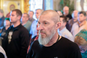 Митрополит Игнатий совершил Божественную литургию и великую вечерню в Свято-Троицком кафедральном соборе г. Саратова