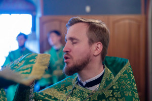Митрополит Игнатий совершил Божественную литургию и великую вечерню в Свято-Троицком кафедральном соборе г. Саратова