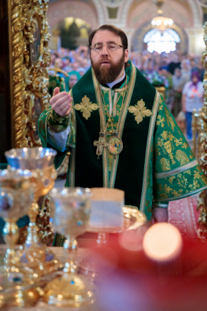 Митрополит Игнатий совершил Божественную литургию и великую вечерню в Свято-Троицком кафедральном соборе г. Саратова