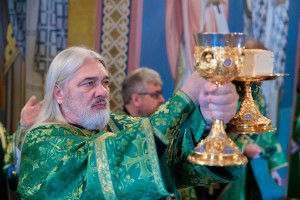 Митрополит Игнатий совершил Божественную литургию и великую вечерню в Свято-Троицком кафедральном соборе г. Саратова