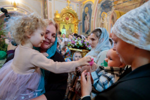 Митрополит Игнатий совершил Божественную литургию и великую вечерню в Свято-Троицком кафедральном соборе г. Саратова