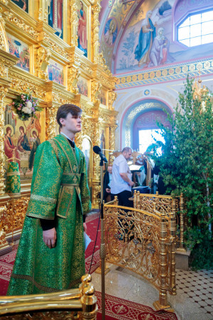 Митрополит Игнатий совершил Божественную литургию и великую вечерню в Свято-Троицком кафедральном соборе г. Саратова