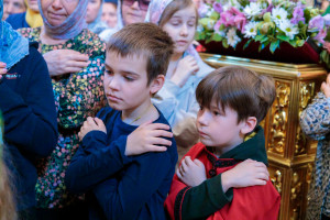 Митрополит Игнатий совершил Божественную литургию и великую вечерню в Свято-Троицком кафедральном соборе г. Саратова