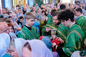 Митрополит Игнатий совершил Божественную литургию и великую вечерню в Свято-Троицком кафедральном соборе г. Саратова