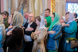 Митрополит Игнатий совершил Божественную литургию и великую вечерню в Свято-Троицком кафедральном соборе г. Саратова