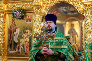 Митрополит Игнатий совершил Божественную литургию и великую вечерню в Свято-Троицком кафедральном соборе г. Саратова