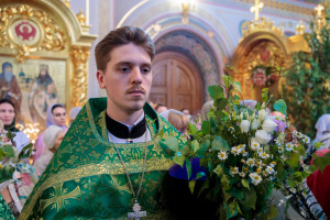 Митрополит Игнатий совершил Божественную литургию и великую вечерню в Свято-Троицком кафедральном соборе г. Саратова