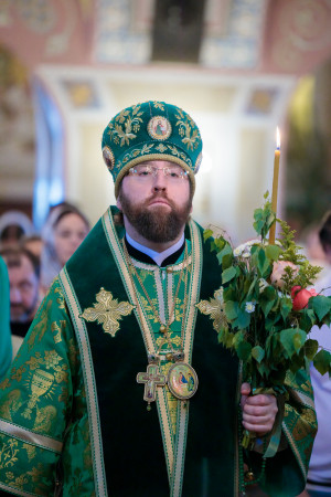 Митрополит Игнатий совершил Божественную литургию и великую вечерню в Свято-Троицком кафедральном соборе г. Саратова