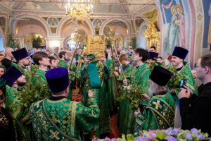 Митрополит Игнатий совершил Божественную литургию и великую вечерню в Свято-Троицком кафедральном соборе г. Саратова