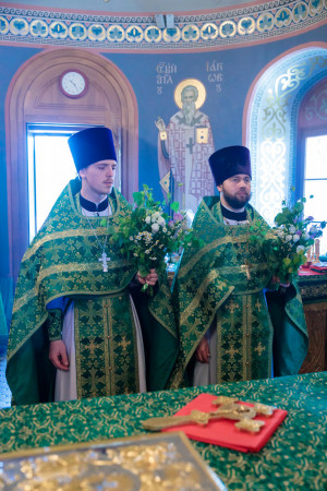 Митрополит Игнатий совершил Божественную литургию и великую вечерню в Свято-Троицком кафедральном соборе г. Саратова