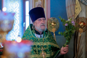 Митрополит Игнатий совершил Божественную литургию и великую вечерню в Свято-Троицком кафедральном соборе г. Саратова