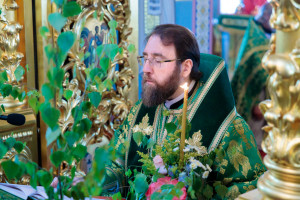 Митрополит Игнатий совершил Божественную литургию и великую вечерню в Свято-Троицком кафедральном соборе г. Саратова