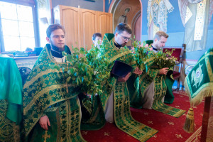 Митрополит Игнатий совершил Божественную литургию и великую вечерню в Свято-Троицком кафедральном соборе г. Саратова