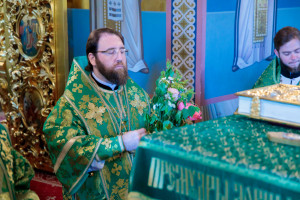 Митрополит Игнатий совершил Божественную литургию и великую вечерню в Свято-Троицком кафедральном соборе г. Саратова