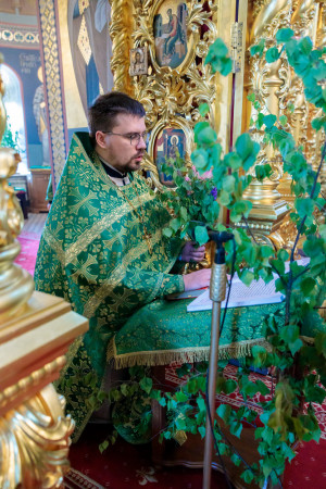 Митрополит Игнатий совершил Божественную литургию и великую вечерню в Свято-Троицком кафедральном соборе г. Саратова