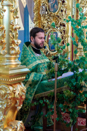 Митрополит Игнатий совершил Божественную литургию и великую вечерню в Свято-Троицком кафедральном соборе г. Саратова